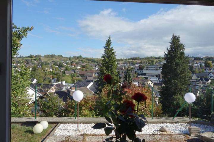 Ferienwohnung für 9 Personen, mit Terrasse und Garten sowie Ausblick in Wachtberg
