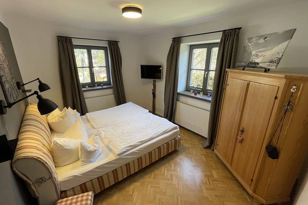Apartamento entero, Soleado apartamento de 100 metros cuadrados para 4 personas, jardín, garaje / cerca del lago in Bad Wiessee, Alpes Bávaros