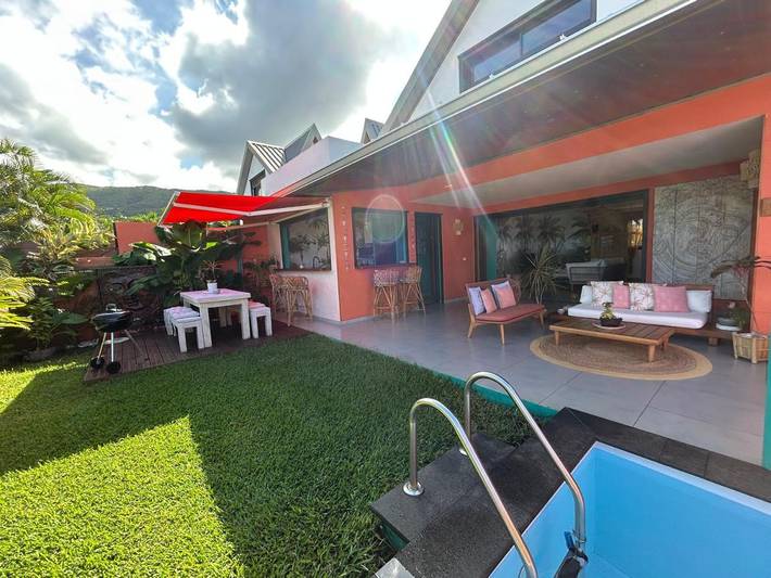 Location de vacances pour 6 personnes, avec jardin ainsi que piscine et vue à Les Trois-Bassins - 3