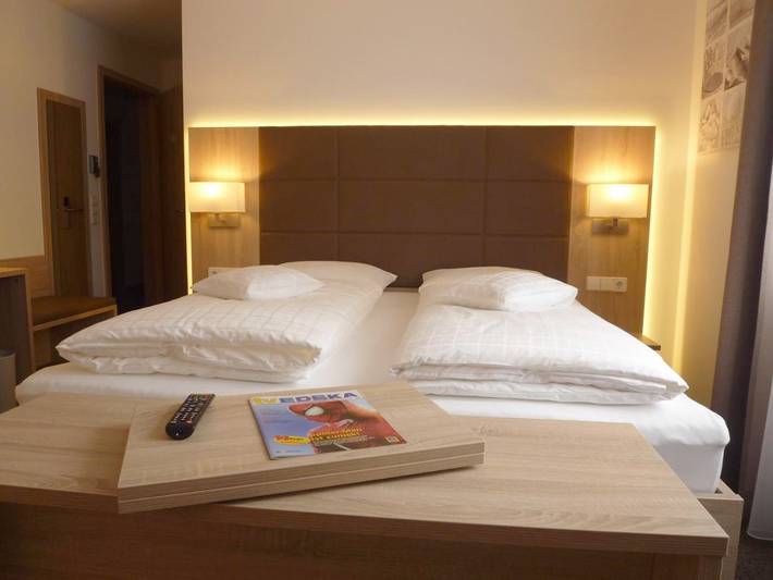 Hotel für 4 Personen, mit Terrasse und Garten sowie Sauna und Ausblick in Langenau - 2