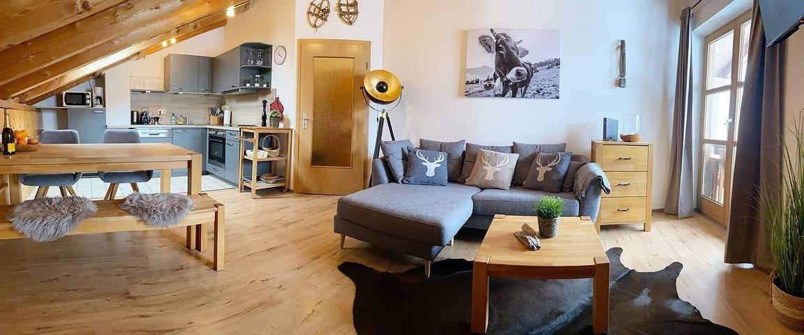 Ferienwohnung für 4 Personen, mit Balkon und Pool sowie Sauna im Mittenwald