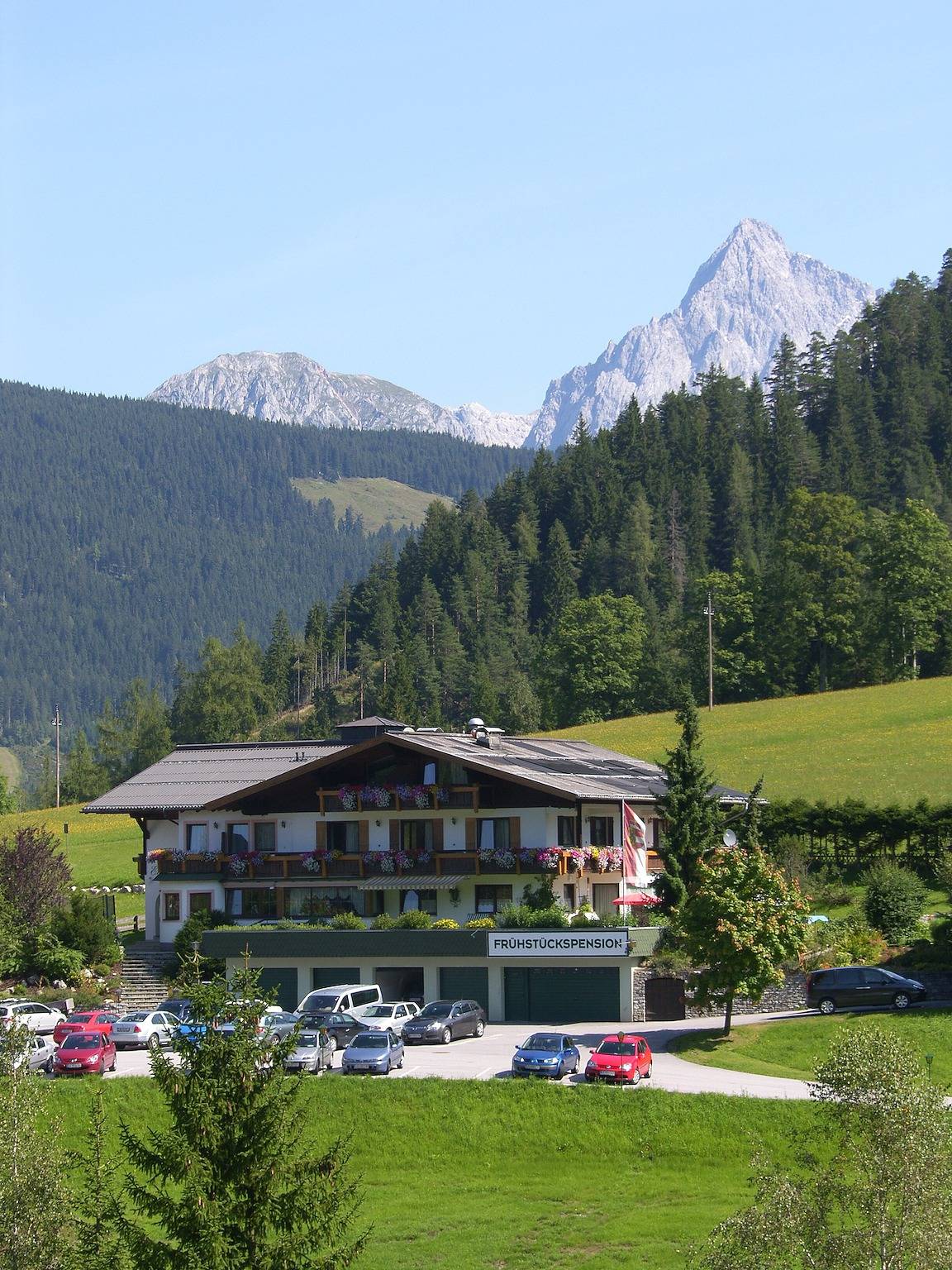 Dreibettzimmer mit Bergblick, Gemeinschaftspool und Wlan in Radstadt, Ski Amadé