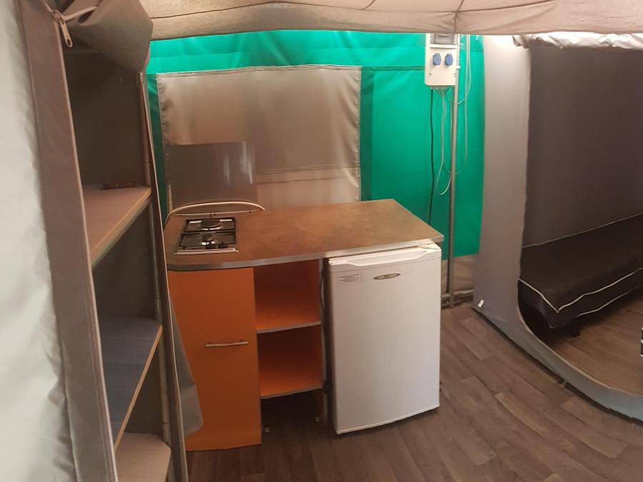 Camping Le Roc de Lavandre - Bungalowzelt 4 personen - 20 m2 ohne Sanitäranlagen in Saint-Félix-de-Reillac-et-Mortemart, Périgord Noir