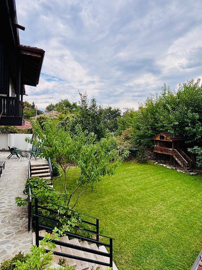 Large Cosy House by a Forest - Treehouse, Bbq, Fireplace & Mountain in Sopot (Bułgaria), Balkan Mountains