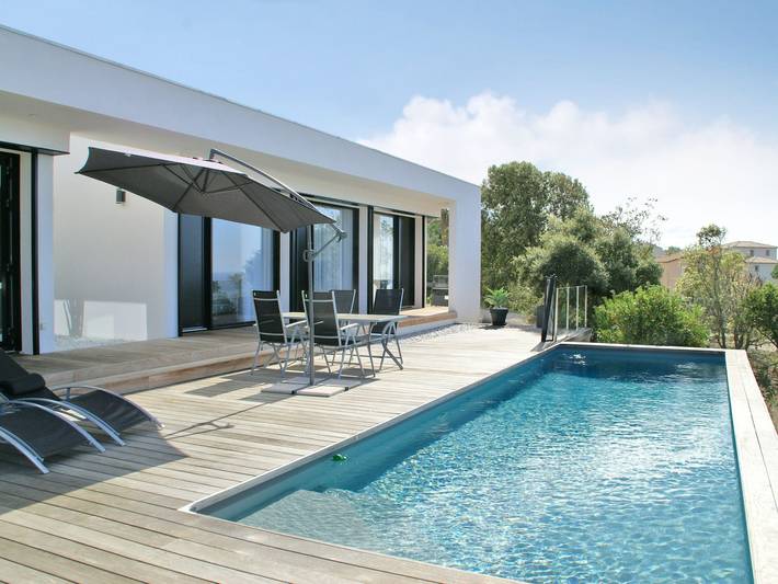 Ferienhaus für 6 Personen, mit Balkon/Terrasse und Terrasse sowie Pool in Albitreccia
