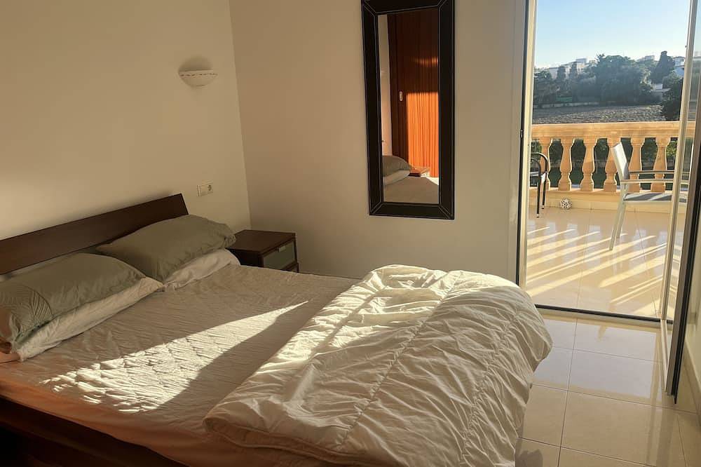 Entire apartment, Beautifully positioned south facing on secure well kept complex and gardens in Cala Bona, Son Servera