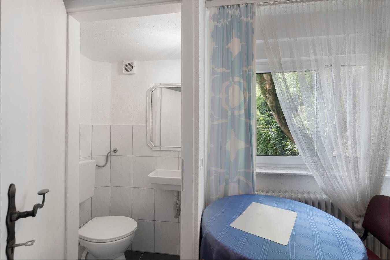 Zimmer 9 mit Gemeinschaftsterrasse und Wlan in Baden-Baden, Nordschwarzwald