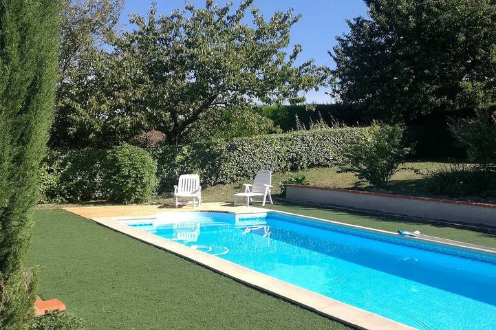 Gîte pour 5 personnes, avec jardin ainsi que terrasse et piscine dans Chauriat