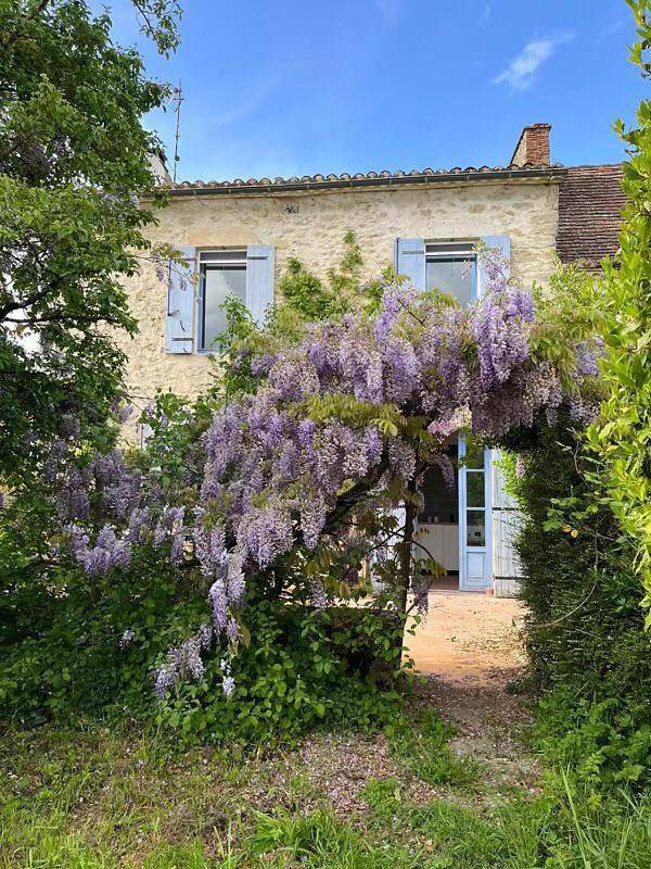 Location de vacances pour 6 personnes, avec Terrasse ainsi que Jardin et Vue à Montazeau