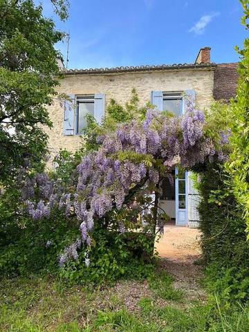 Gîte pour 5 personnes, avec jardin et vue, animaux acceptés à Montazeau