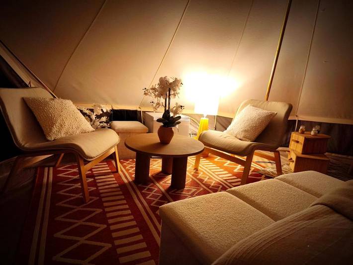 Tente pour 2 personnes, avec vue ainsi que terrasse et jardin dans Allier - 2