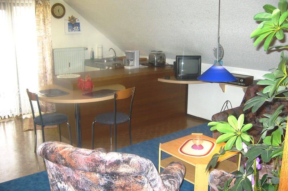 Ganze Wohnung, Romantische Mehrsternkomfortwohnung mit Balkon, voll ausgestattete Küchenzeile in Steinwiesen, Frankenwald