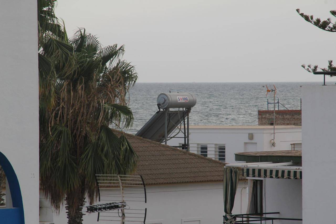 Apartamento inteiro, Ático dúplex 2 linea de playa en La Antilla in Islantilla, Lepe