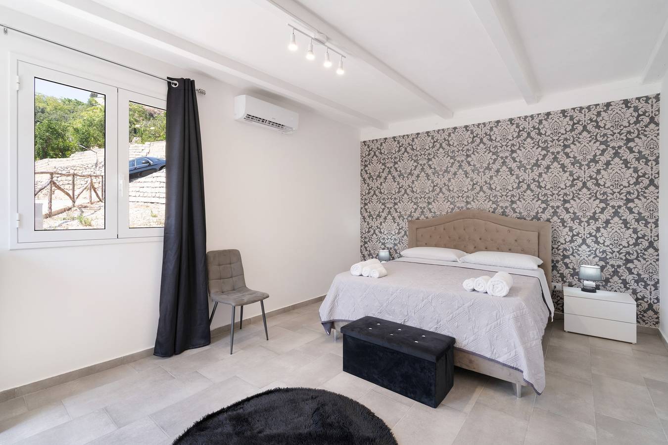 Entire apartment, Apartment 'Oasi San Paolo' with Shared Pool, Wi-Fi & Air Conditioning in Lentini, Syracuse Province