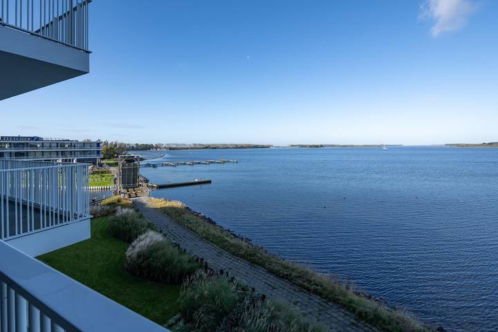 Ferienhaus für 4 Personen, mit Seeblick und Balkon/Terrasse sowie Terrasse - 1