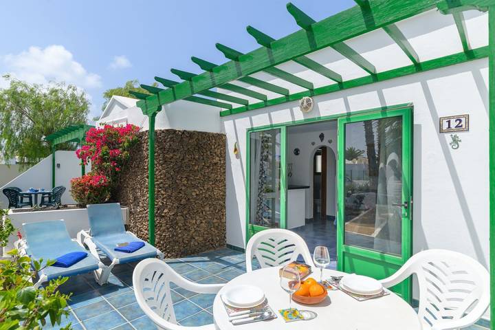 Ganze Wohnung, Ferienwohnung 'Jardin Del Sol 12' mit Bergblick, Gemeinschaftspool und Wlan in Playa Blanca, Yaiza
