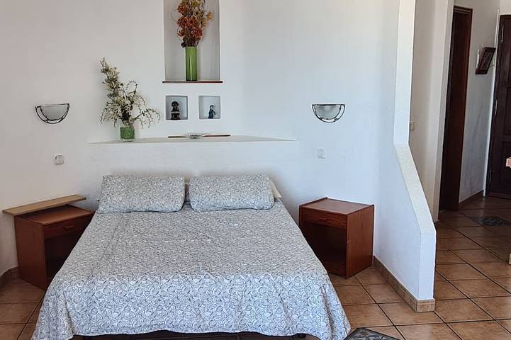 Appartement entier, Studio en front de mer avec Wi-Fi gratuit in Playa Paraíso, Adeje