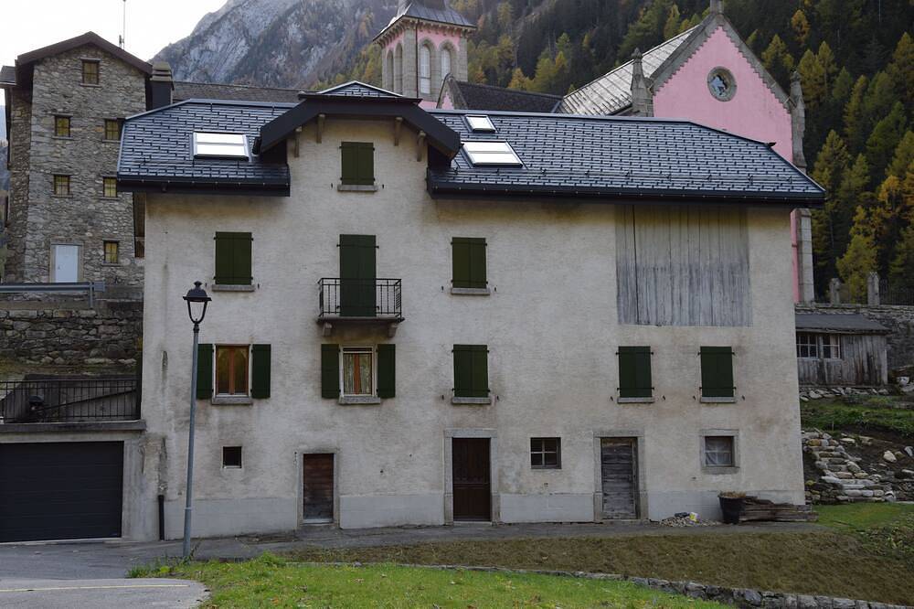 Ganze Wohnung, Newly renovated comfort in a rustic mountain farmhouse on the Tour du Mont Blanc in Trient (Schweiz), Mont-Blanc-Massiv