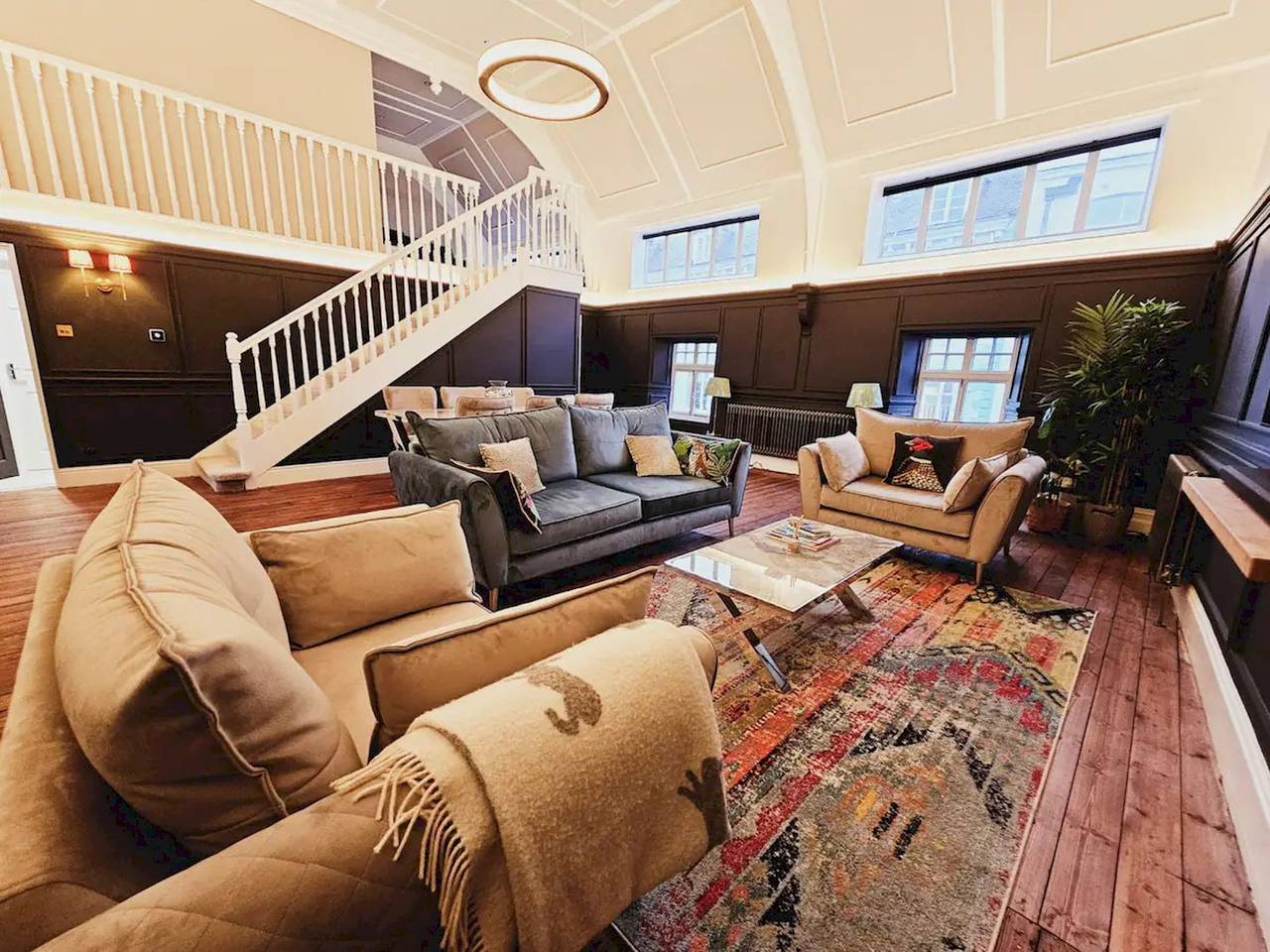 Entire apartment, Unique town centre apartment with vaulted ceiling - Pass the Keys in Shrewsbury, Shropshire