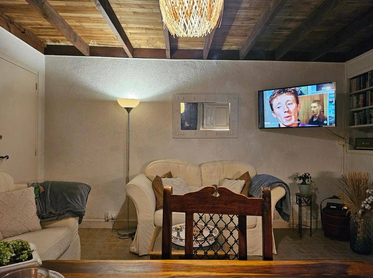 Two-Bedroom House in Peyrat-de-Bellac, Région de Bellac
