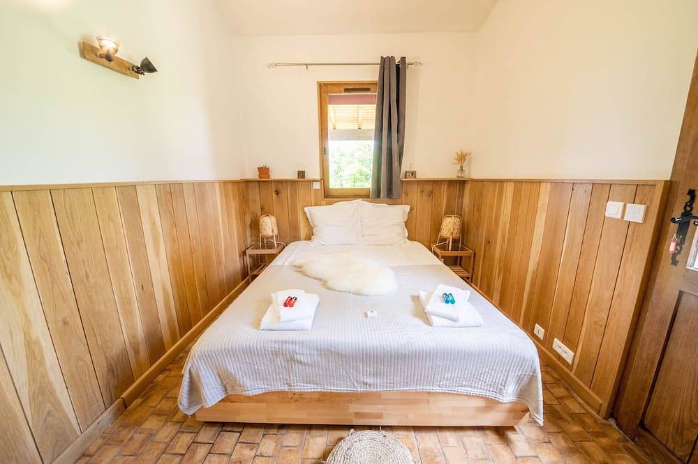 Eco-lodge, gite 3* pour 8 personnes avec piscine in Plazac, Périgord Noir
