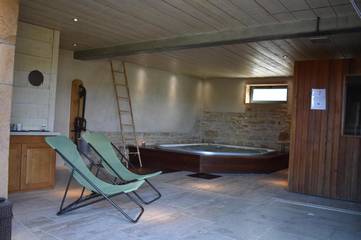 Maison de vacances pour 2 personnes, avec jacuzzi et jardin ainsi que sauna et piscine dans Rhône