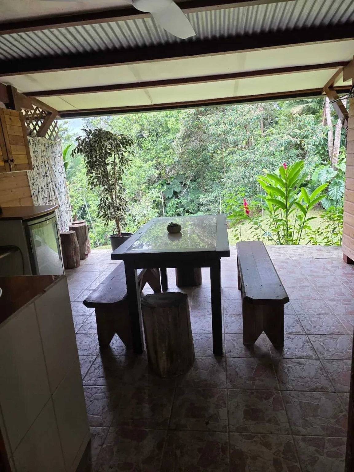 Apartamento entero, Acogedor apartamento con vistas a la montaña en Goyave in Goyave, Guadalupe