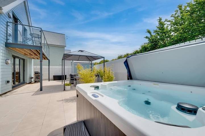Cottage for 6 people, with hot tub and garden in Westward Ho