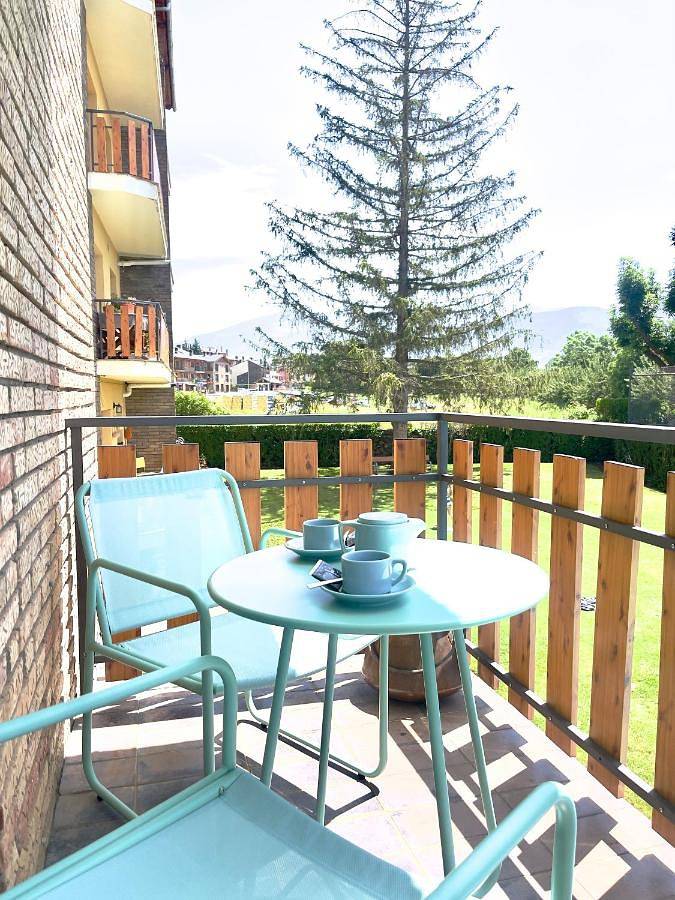 Gîte pour 8 personnes, avec jardin ainsi que vue et piscine, adapté aux familles à Llívia - 2