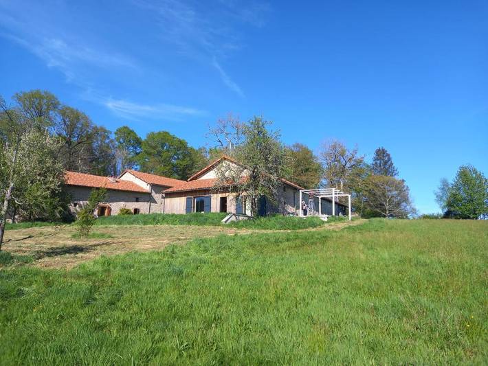 Gîte pour 4 personnes, avec vue et jardin à Chéronnac