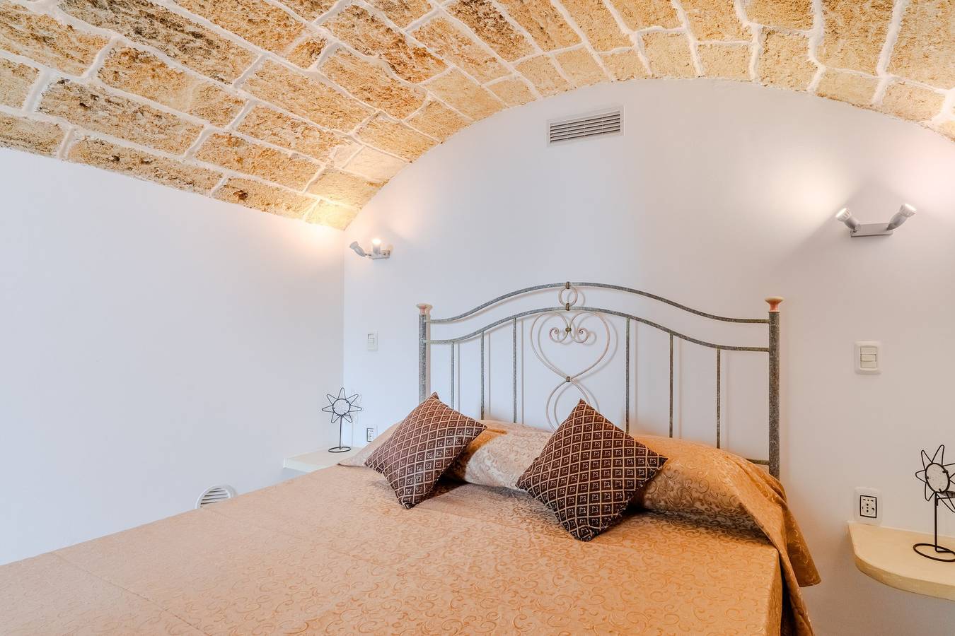 Appartamento intero, Appartamento 'Elena Inn' con terrazza privata, Wi-Fi e aria condizionata in Matino, Golfo di Taranto