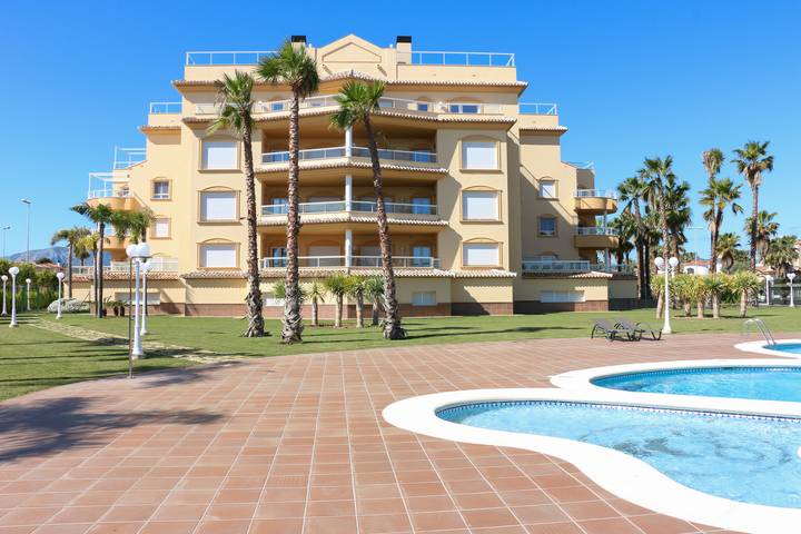 Ferienwohnung für 5 Personen, mit Terrasse und Pool in Oliva