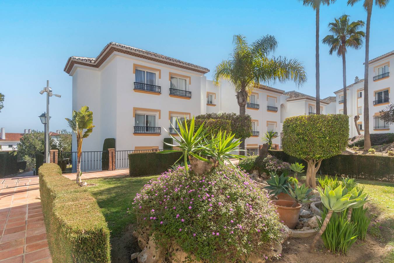 Entire apartment, Apartment '2br Miraflores' with Sea View, Wi-Fi and Air Conditioning in La Cala de Mijas, Mijas