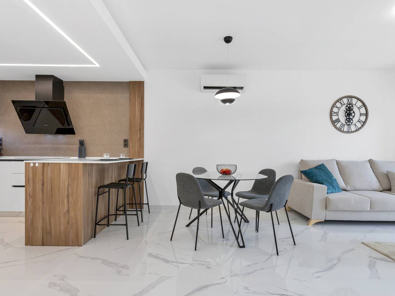 Geheel appartement, New penthouse in Guardamar with pool and air conditioning in Playa Moncayo, Guardamar del Segura