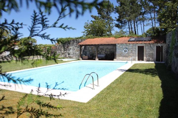 Privatzimmer für 2 Personen, mit Terrasse und Garten sowie Kinderpool und Pool