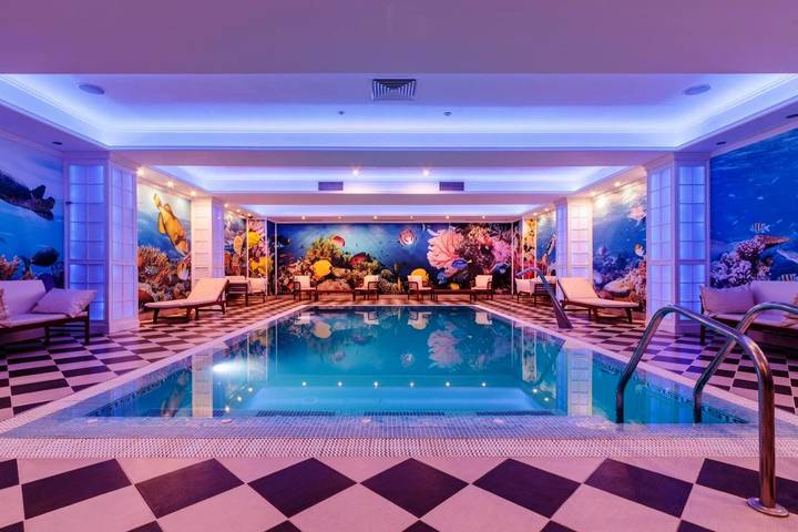 Hôtel pour 4 personnes, avec jardin et piscine ainsi que jacuzzi et sauna