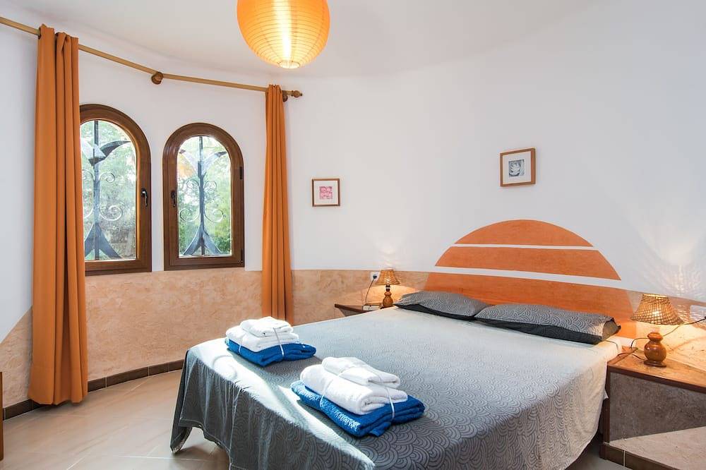 Finca Sanau Villa mit einem wunderschönen Garten und Pool. Free Internet in Cala Mitjana, Felanitx