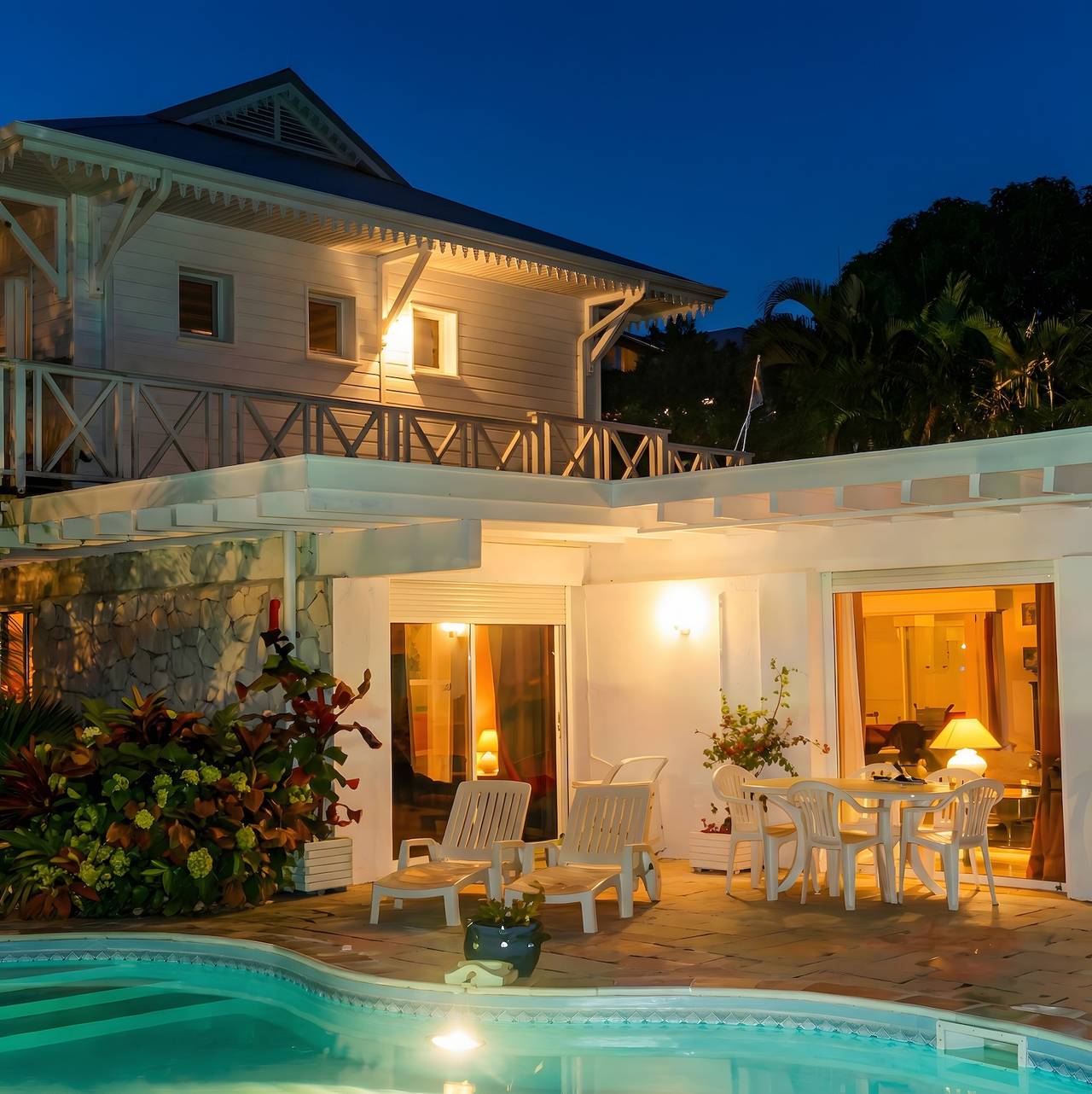 Chambre d’hôtes « La Nomade - Chambre Tahitienne » avec piscine partagée, terrasse privée et Wi-Fi in Andernos-les-Bains, Région d'Arcachon