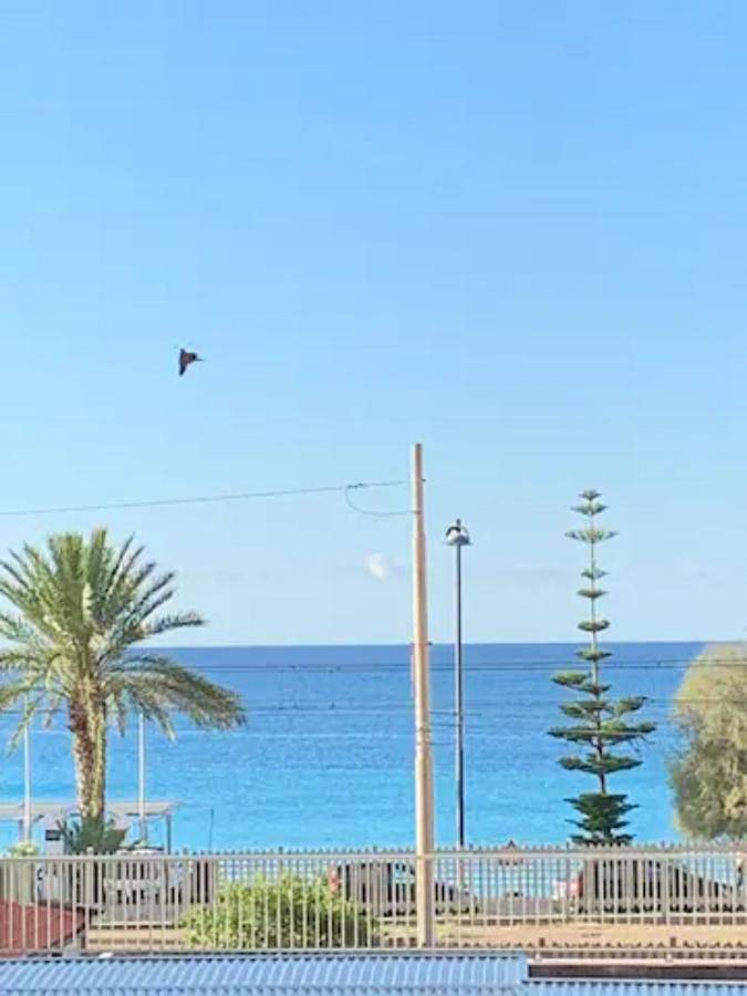 Ferienwohnung für 5 Personen, mit Balkon und Ausblick in Bordighera