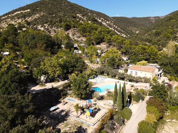 Camping pour 4 personnes, avec vue ainsi que piscine et terrasse dans la Drôme - 2