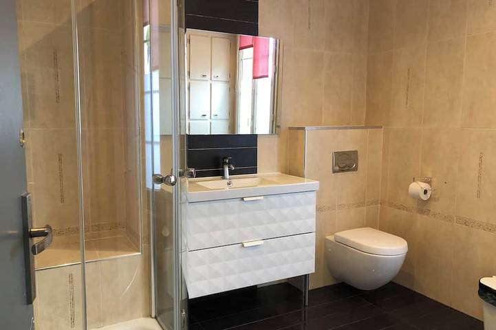 Entire apartment, Beautiful duplex apartment for 5 people 5 minutes from Igr metro station 14 and Paris 10 minutes away in Villejuif, Val-de-Marne