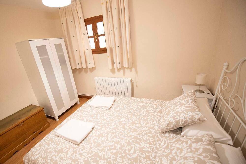 Entire apartment, White spaces El viejo Coso: with parking! in Valladolid, Valladolid Province