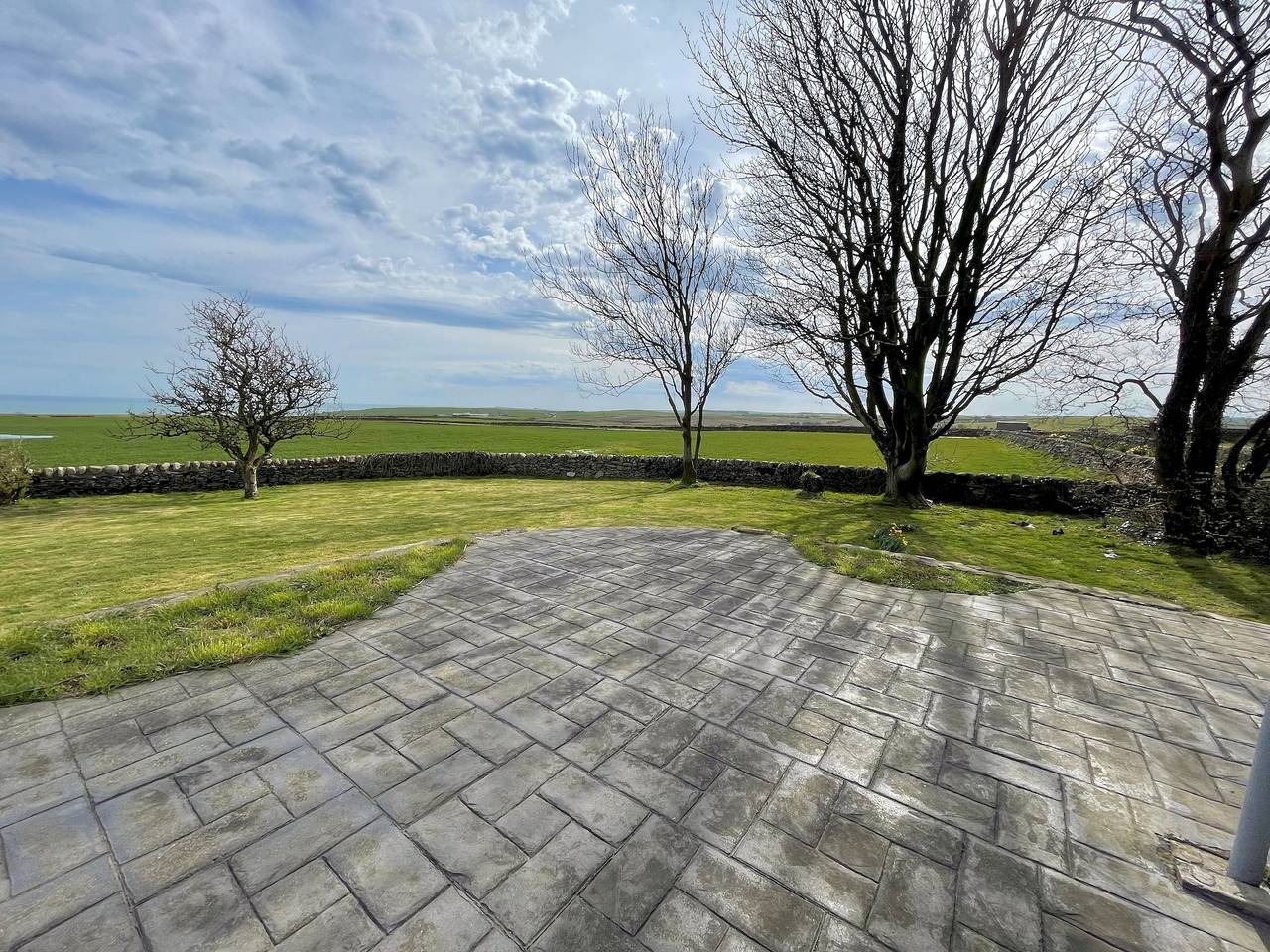 Luxury Farmhouse Retreat with Sea Views & Hot Tub - Pass the Keys in Dumfries und Galloway