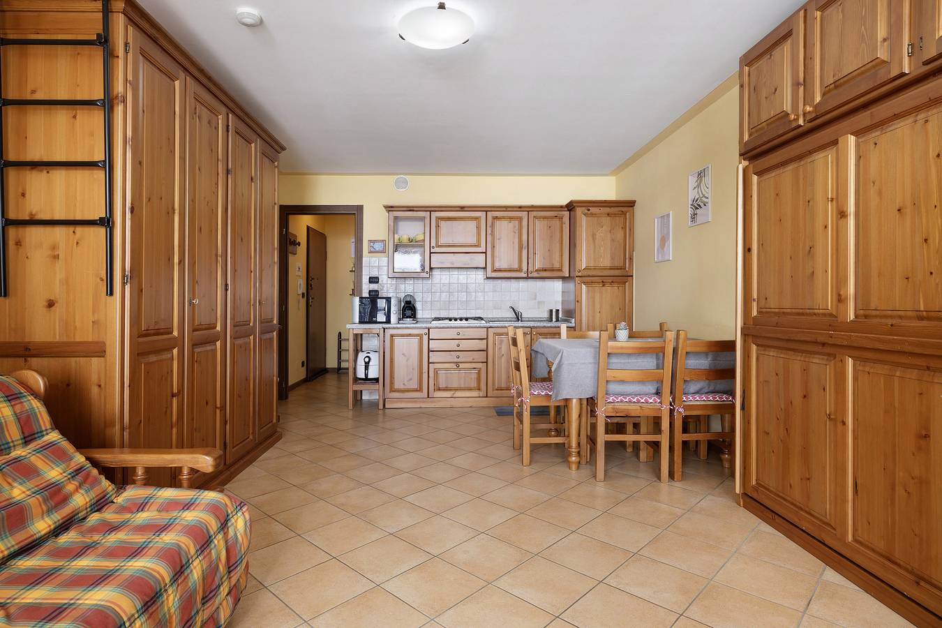 Ganzes Studio, Einzimmerapartment 'Plain Soleil Ski Home' mit Balkon in Prato Nevoso, Artesina