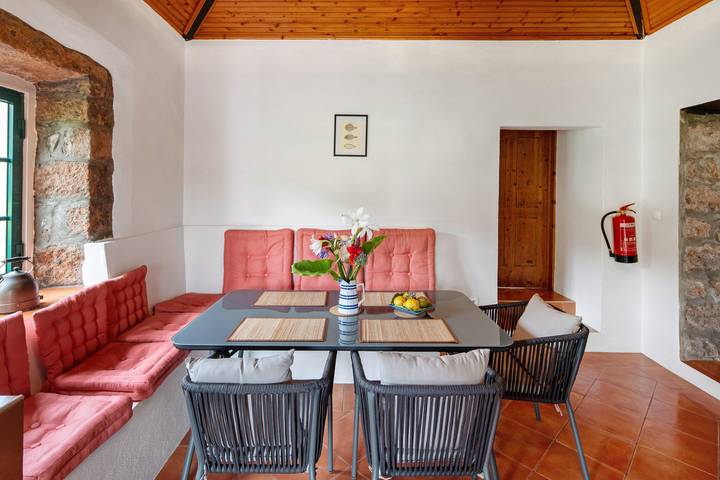 Entire apartment, "Casa do Caseiro" Apartment with Sea View, Private Terrace & Wi-Fi in São Miguel Island, Nordeste