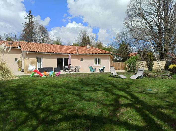 Gîte pour 8 personnes, avec terrasse et jardin