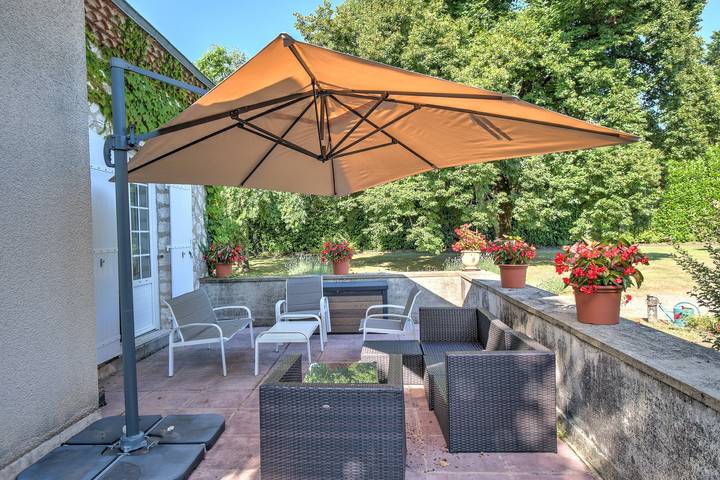 Casa 'Le Puy Bellevue' con piscina privada, terraza privada y Wi-Fi in Ribérac, Périgord Vert