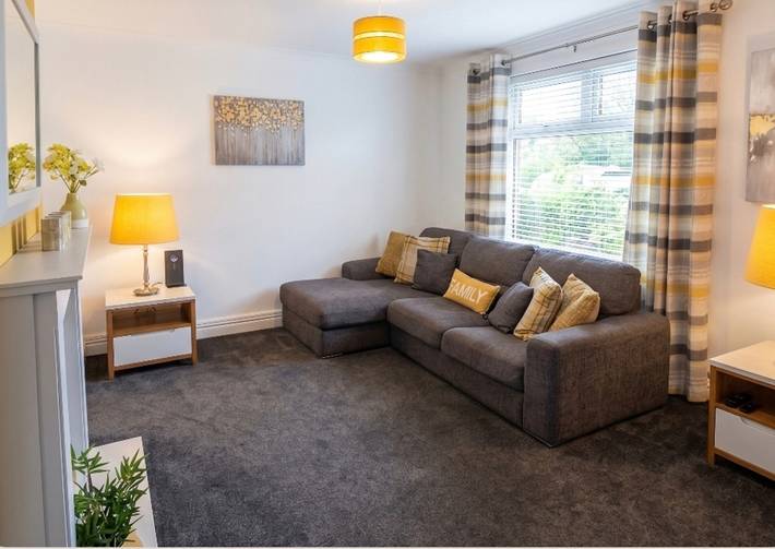 3 Bed House - Sleeps 6 - Parking - Pets - Garden in Gateshead