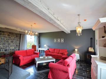 Gîte pour 9 personnes, avec terrasse, adapté aux familles à Onhaye