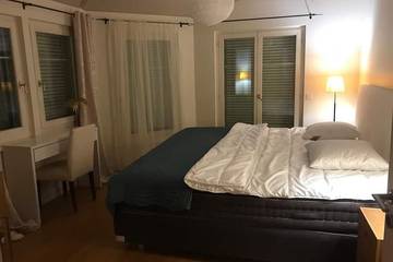 Vacation House for 11 Guests in Lake Geneva, Picture 1